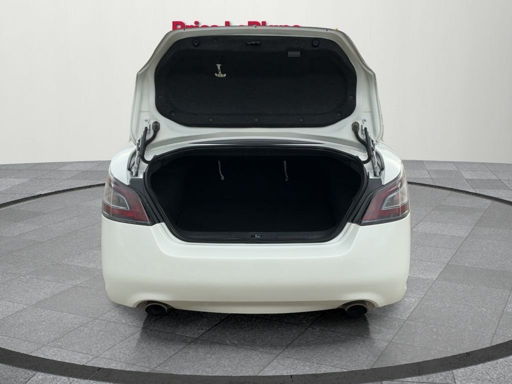 2013 Nissan Maxima 3.5 SV White at Ultimate Motorsports