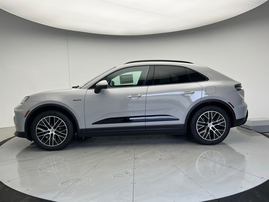 Thumbnail: 2026 Porsche Macan - 2