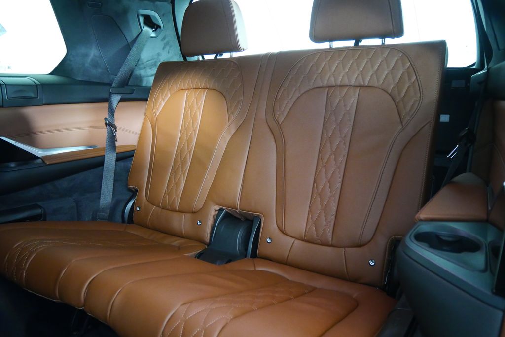 2026 BMW X7 Alpina XB7 22