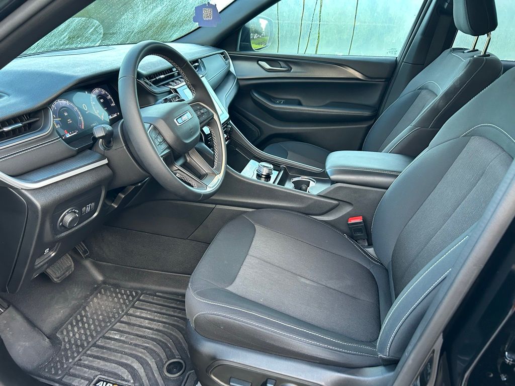 Thumbnail: 2024 Jeep Grand Cherokee - 14