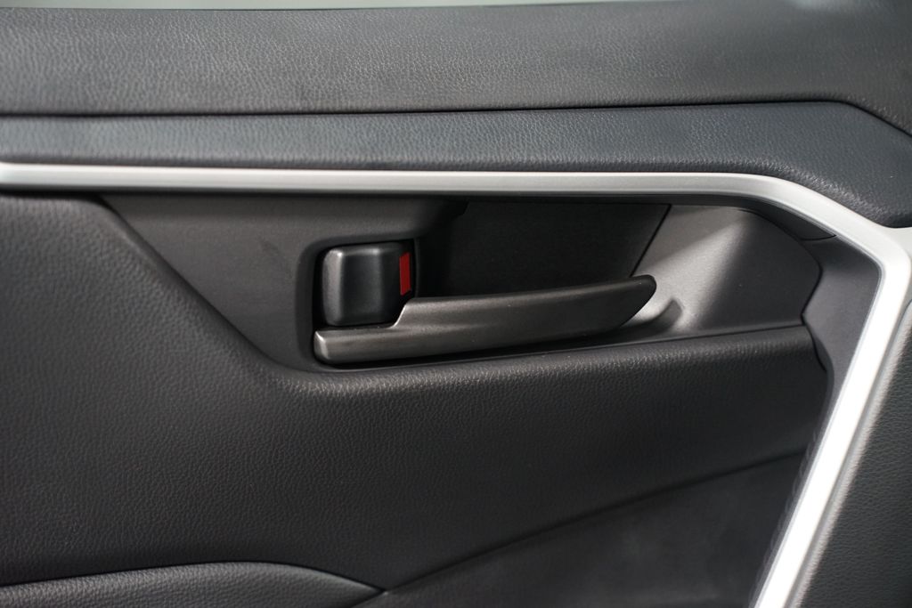 Thumbnail: 2025 Toyota RAV4 - 31