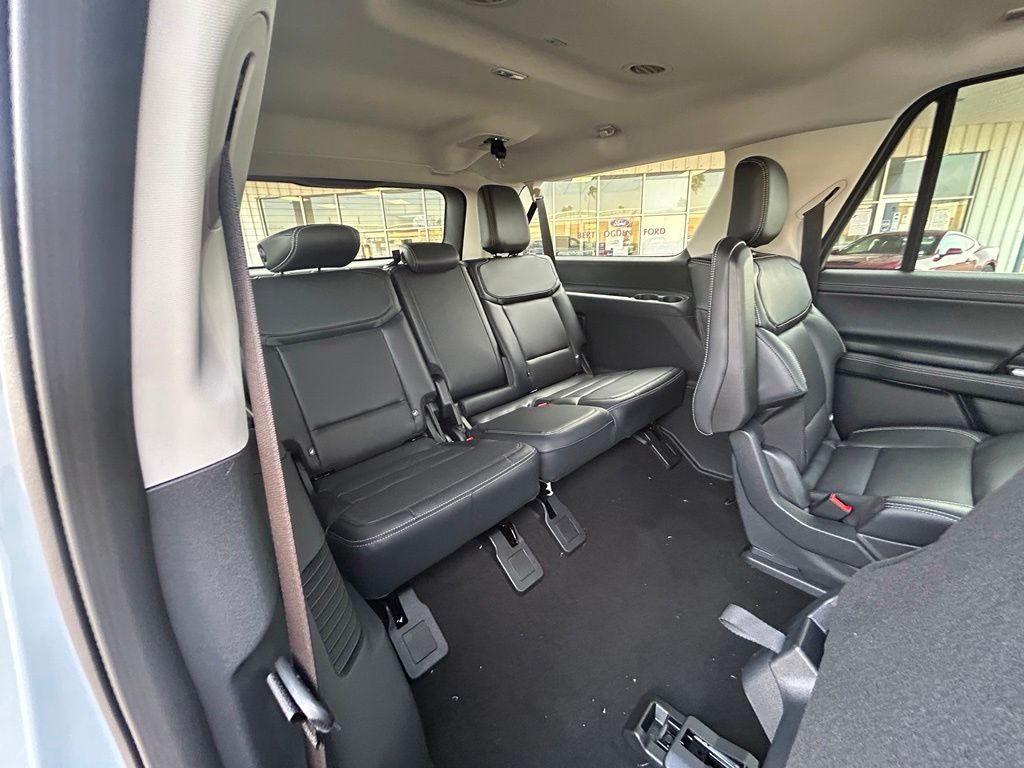 New 2027 Gray Ford Platinum image 22