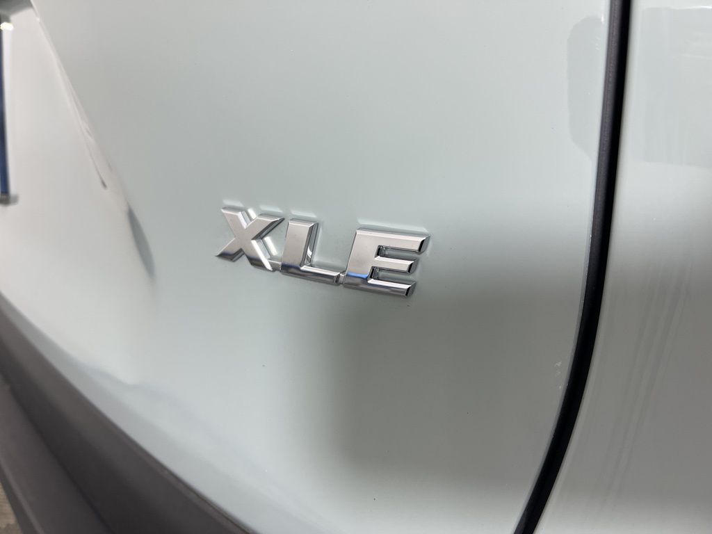 Thumbnail: 2020 Toyota RAV4 - 4