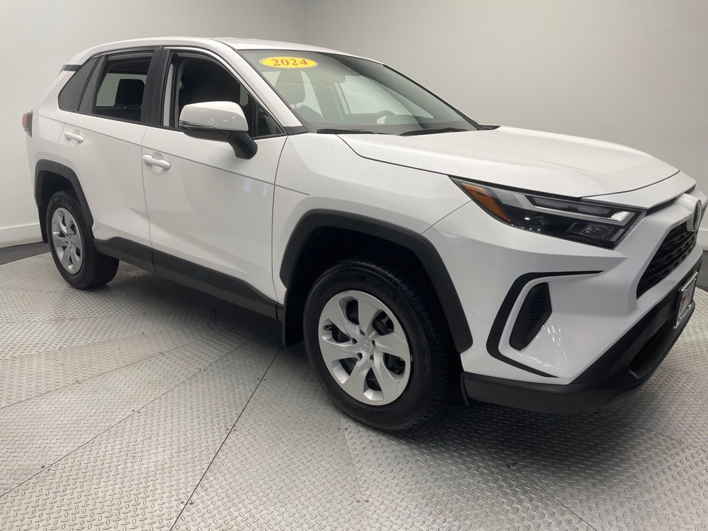 2024 Toyota RAV4 LE 3