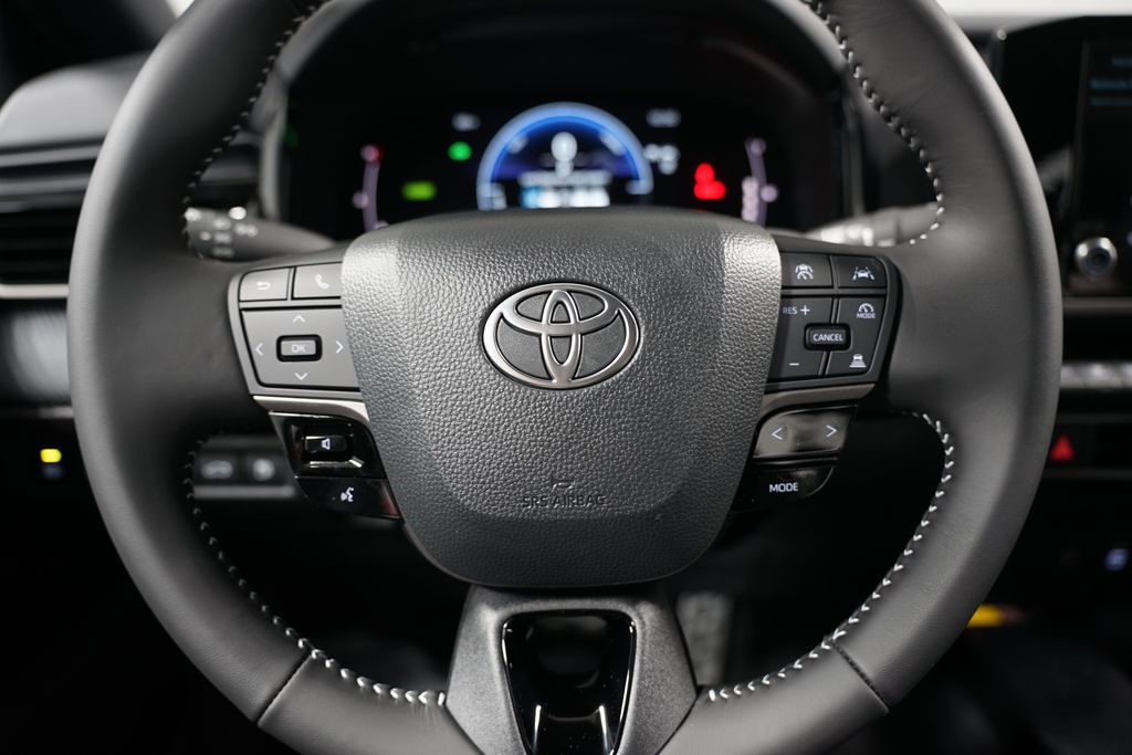 2025 Toyota Camry SE 12