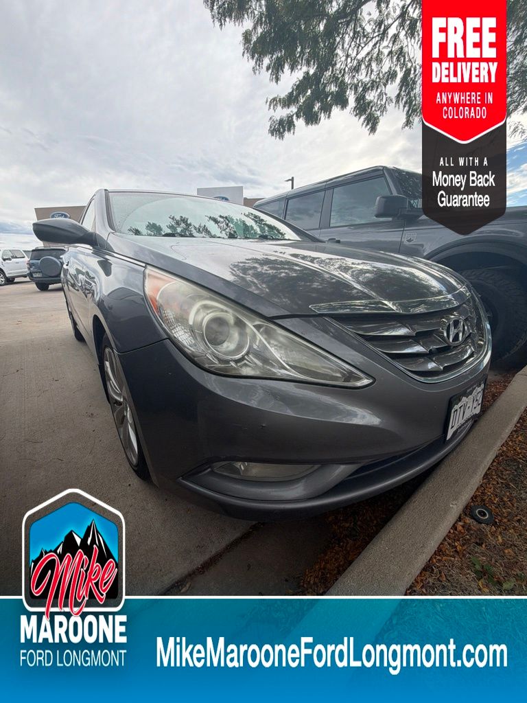 Harbor Gray Metallic 2013 Hyundai Sonata Sedan Front-Wheel Drive 6-Speed Automatic