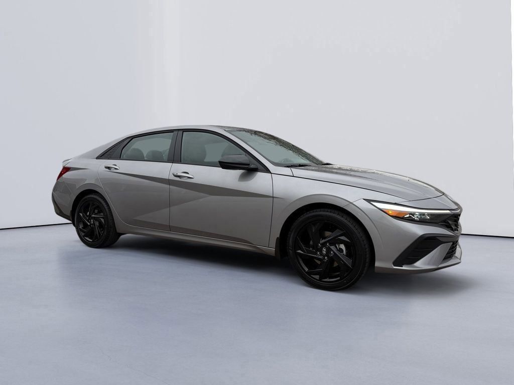 Fluid Metal 2026 Hyundai Elantra SEL Sport FWD Sedan Front-Wheel Drive Continuously Variable Transmission