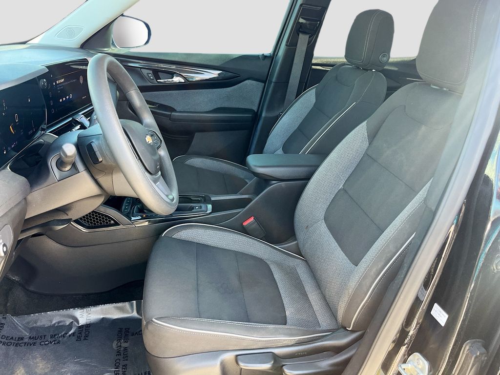 Used 2025 Black Chevrolet LT image 19