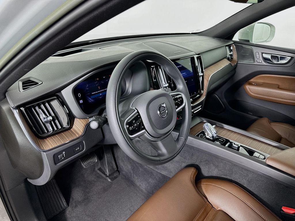 2022 Volvo XC60 B5 Inscription 9