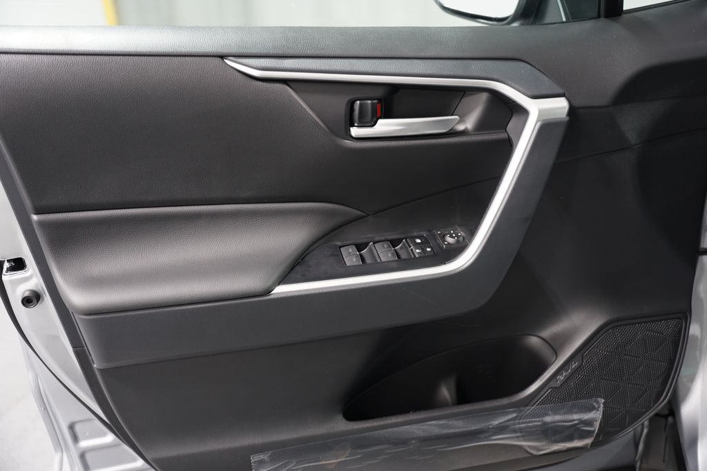 Thumbnail: 2025 Toyota RAV4 - 30