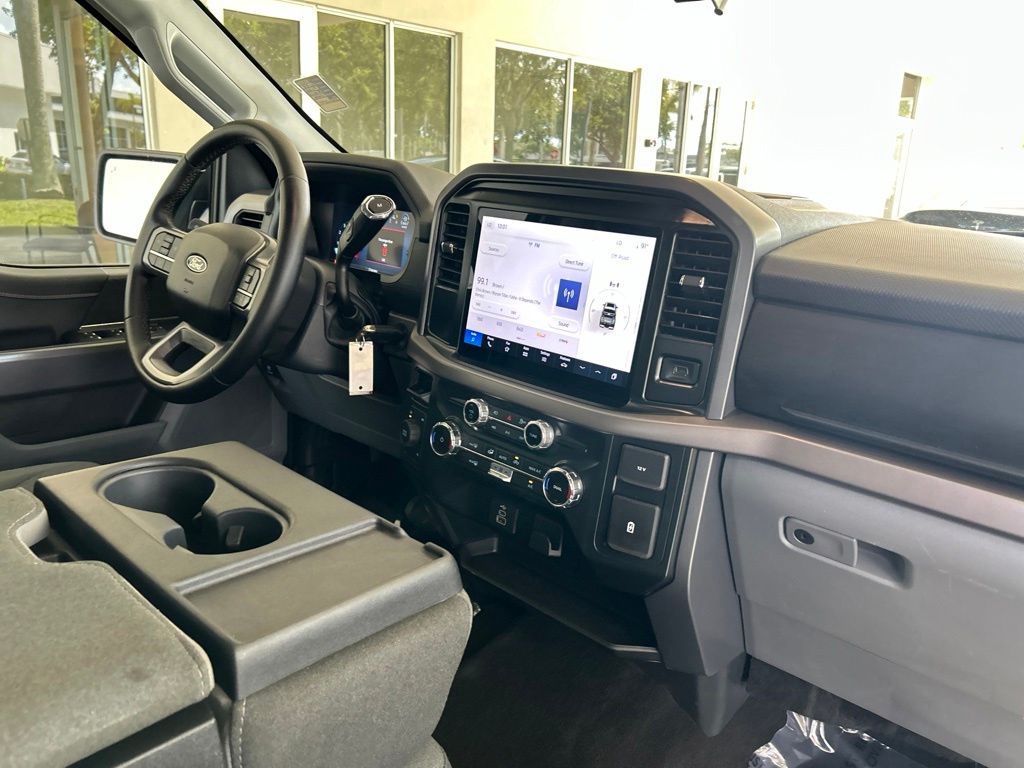 Used 2025 White Ford XLT image 28