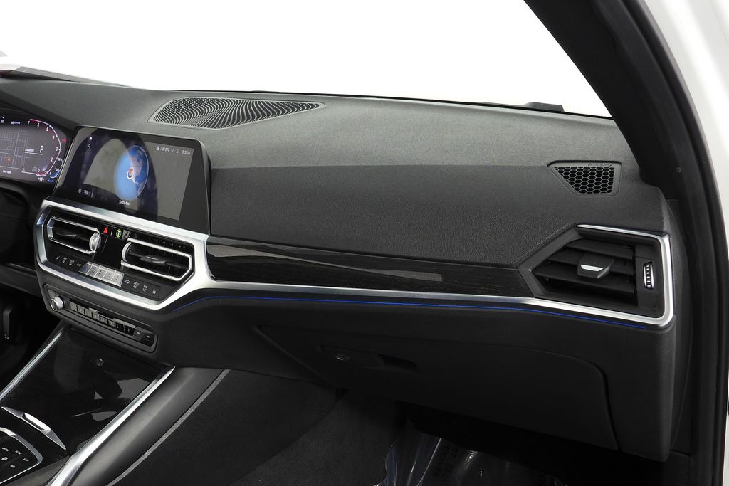 Thumbnail: 2021 BMW 3 Series - 14