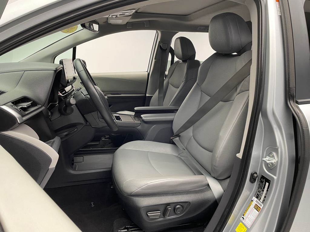 Thumbnail: 2023 Toyota Sienna - 13