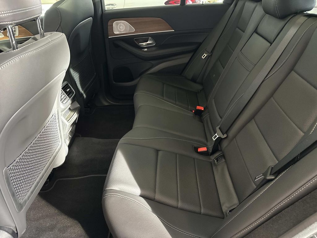 Thumbnail: 2026 Mercedes-Benz GLE - 15