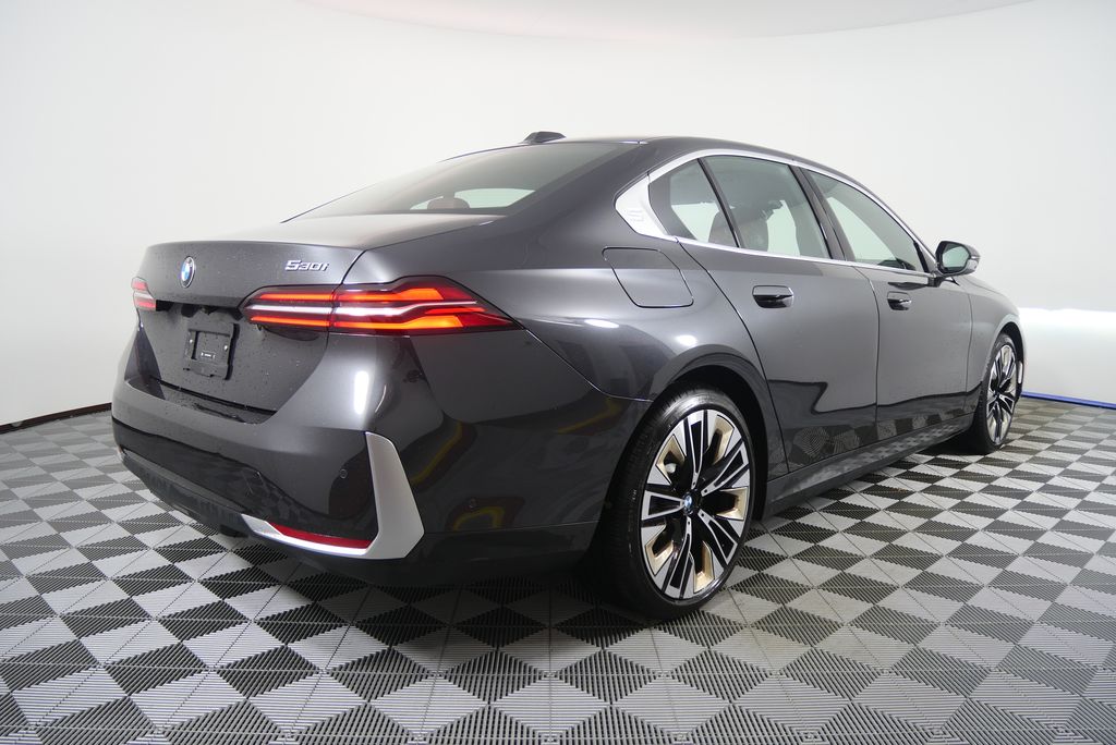 Thumbnail: 2025 BMW 5 Series - 3