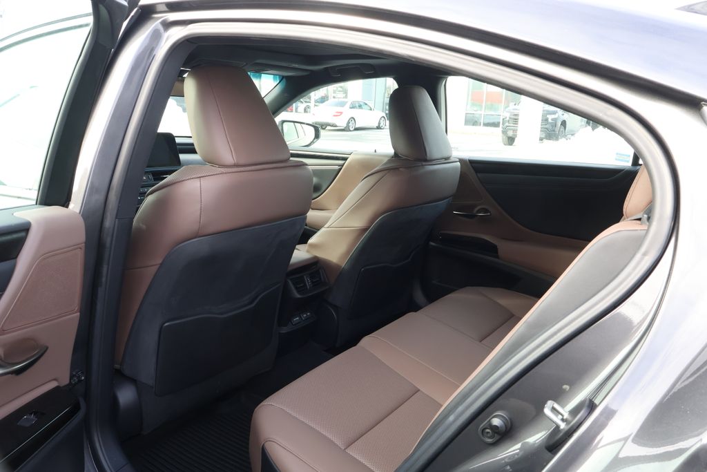 Thumbnail: 2022 Lexus ES - 29