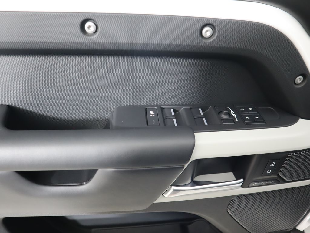 Thumbnail: 2024 Land Rover Defender - 24