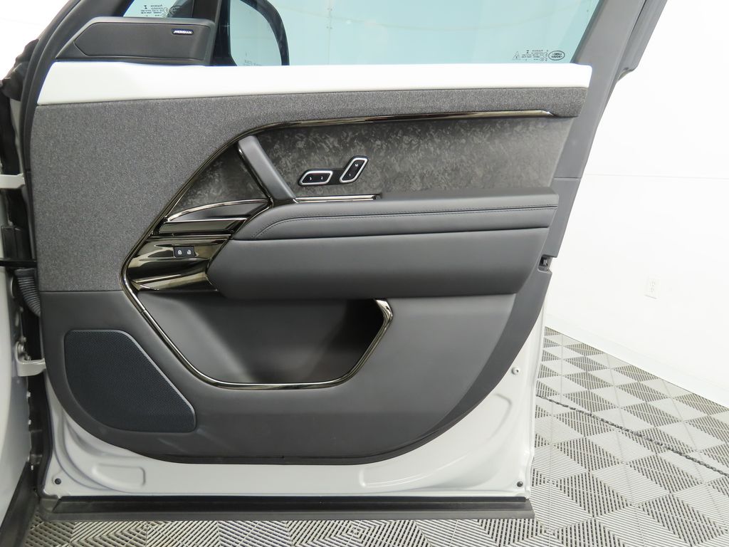 Thumbnail: 2023 Land Rover Range Rover Sport - 24