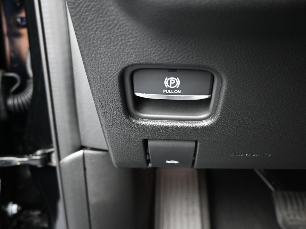 Used 2025 Diamond Black Crystal Pearlcoat Jeep Laredo image 33