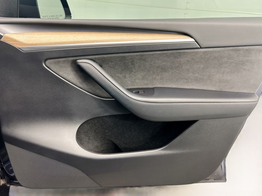 Thumbnail: 2022 Tesla Model Y - 24