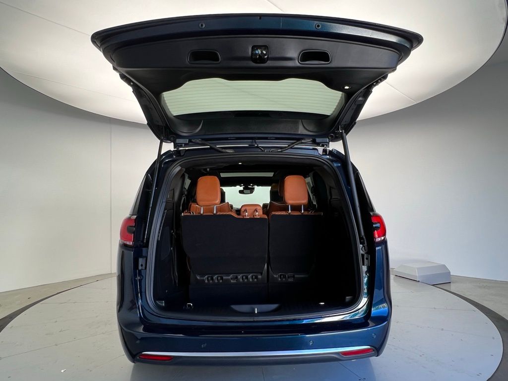 Thumbnail: 2024 Chrysler Pacifica - 6