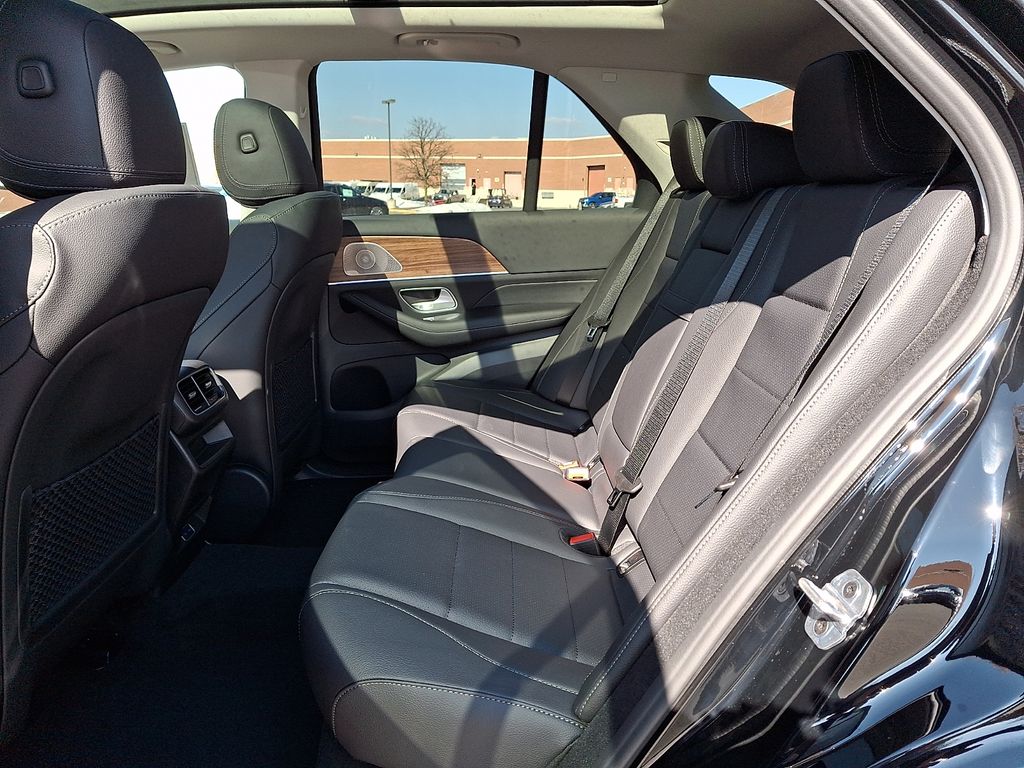 Thumbnail: 2026 Mercedes-Benz GLE - 6