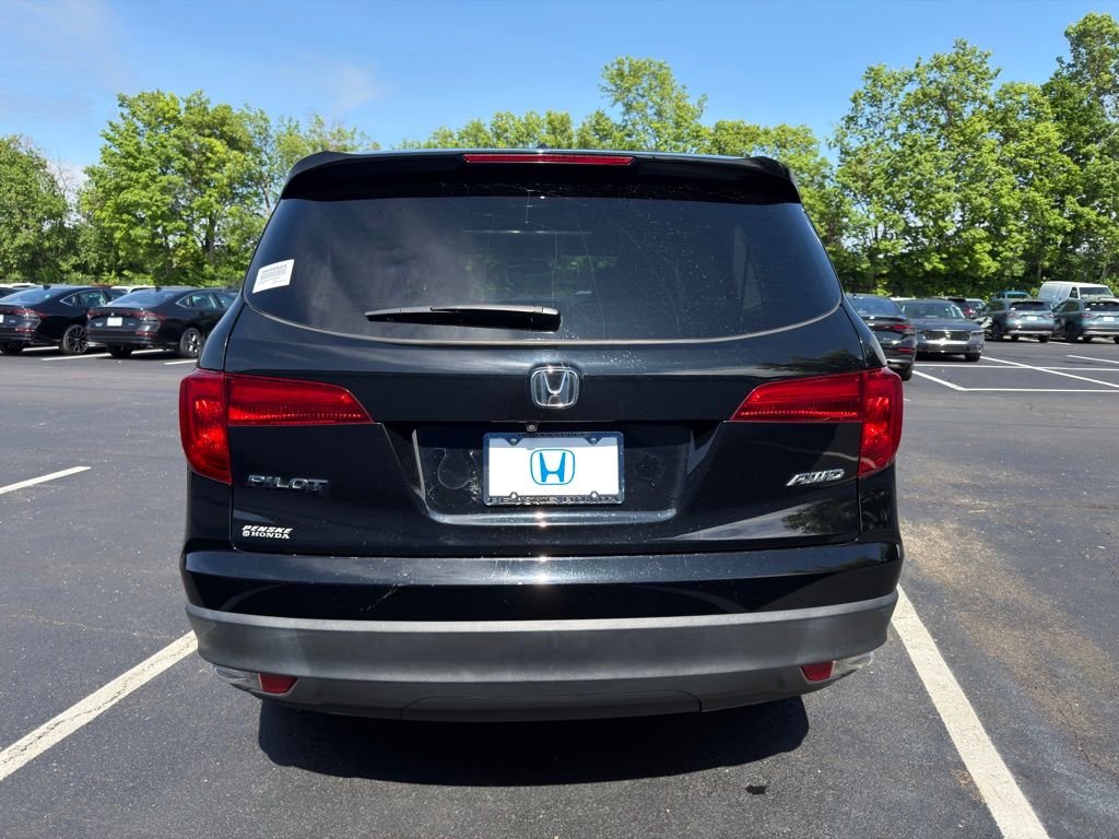 Thumbnail: 2017 Honda Pilot - 4