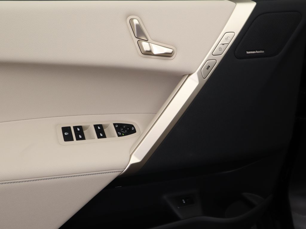 2025 BMW iX xDrive50 24