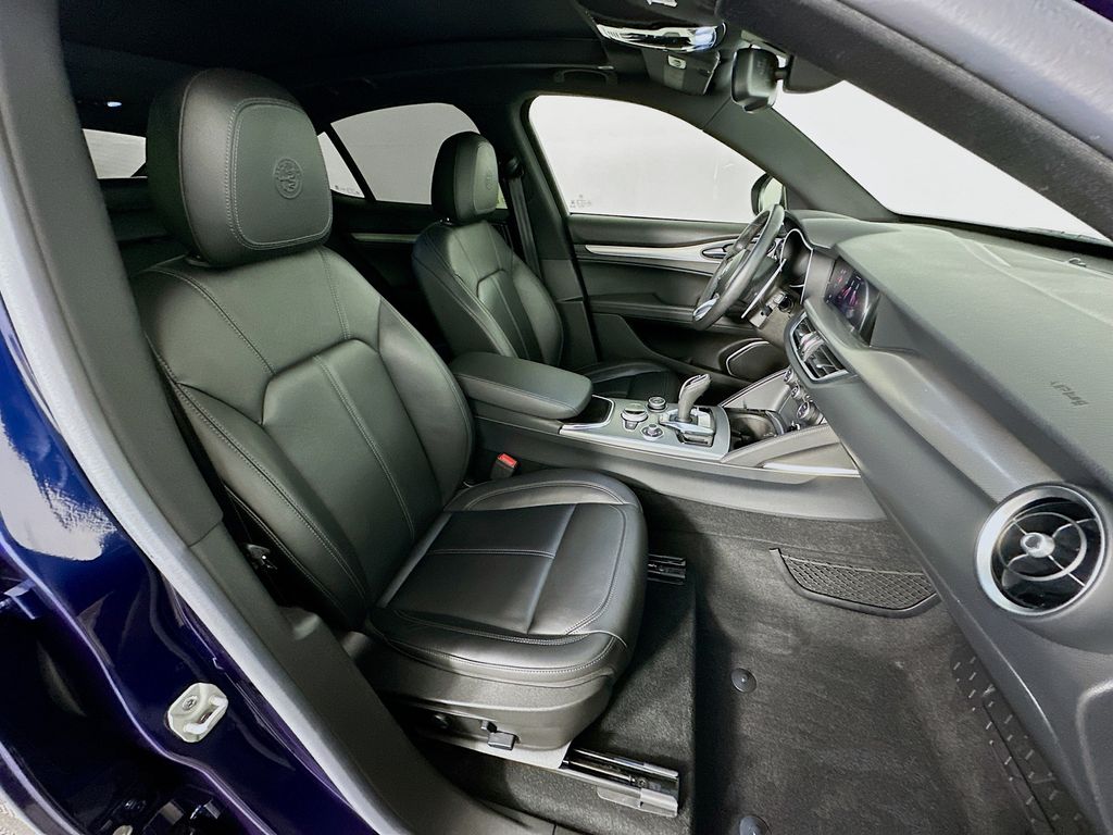 Thumbnail: 2020 Alfa Romeo Stelvio - 28