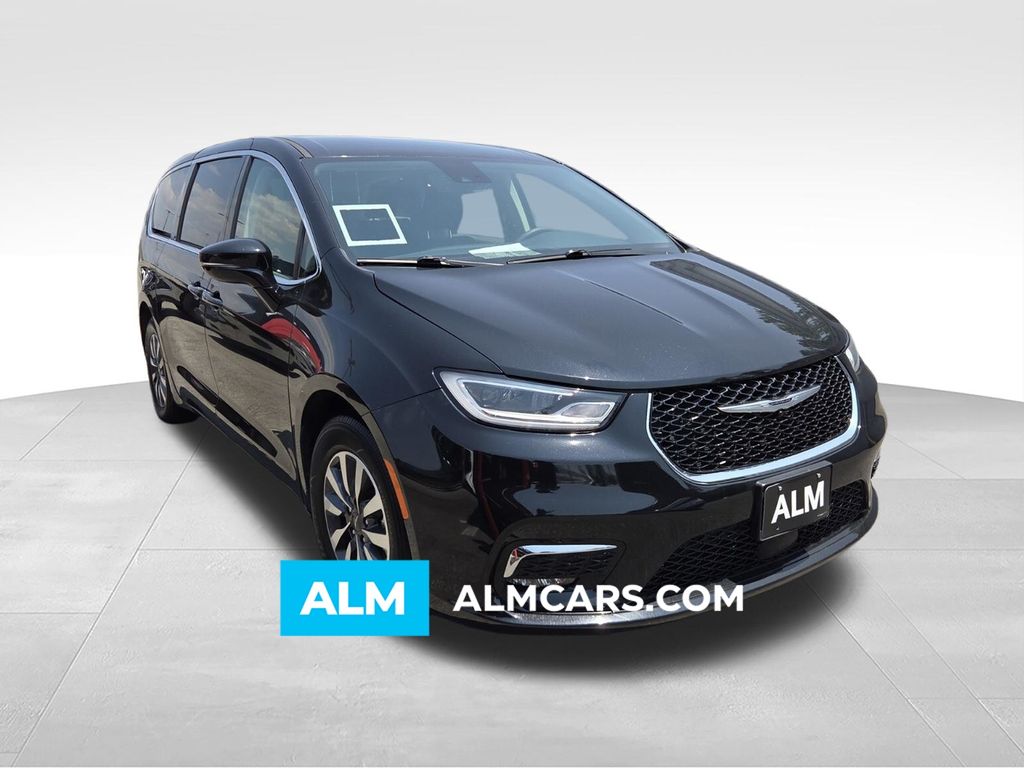 2024 Chrysler Pacifica Hybrid Select