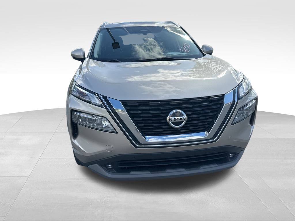 2021 Champagne Silver Metallic Nissan Rogue SL FWD SUV
