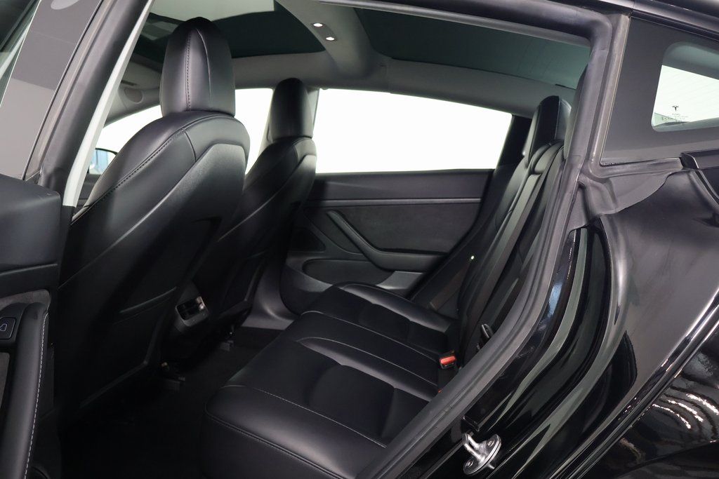 Thumbnail: 2021 Tesla Model 3 - 11