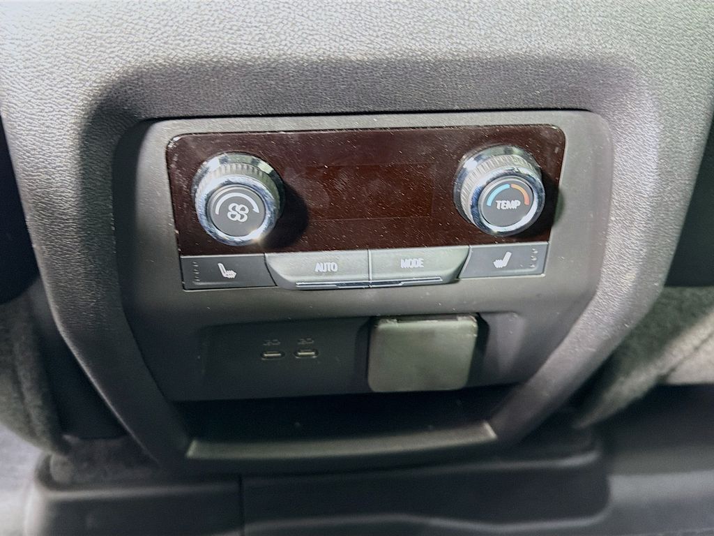 Used 2024 Chevrolet Traverse SUV