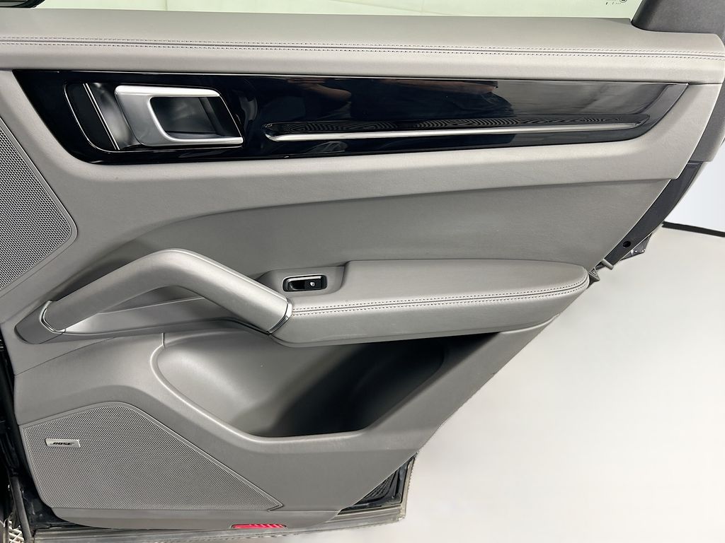 Thumbnail: 2022 Porsche  - 28