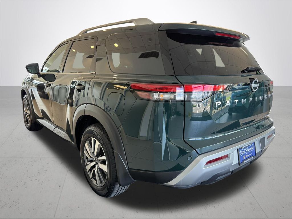 2024 Nissan Pathfinder SL