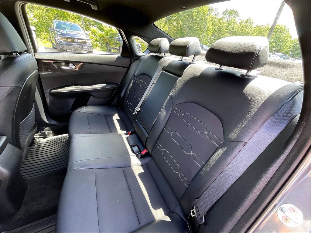 2023 Kia Forte — photo 14