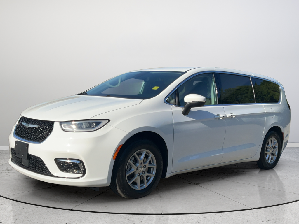 Used 2023 Chrysler Pacifica Touring L 4D Passenger Van