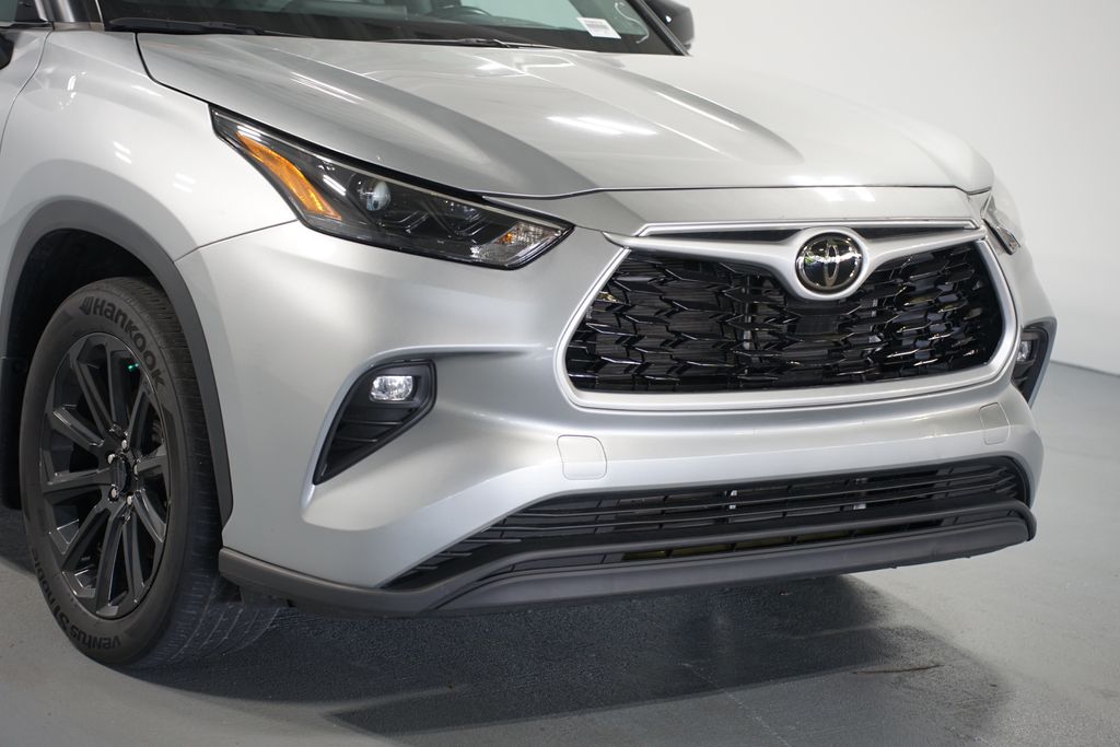 Thumbnail: 2023 Toyota Highlander - 4