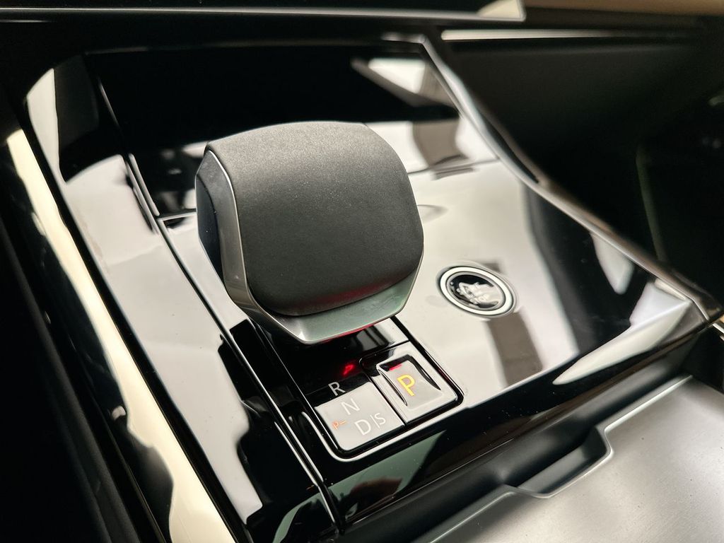 2025 Land Rover Range Rover Sport Dynamic 12