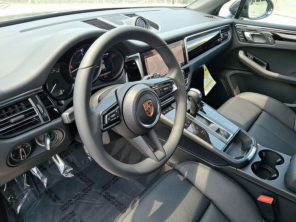 Thumbnail: 2025 Porsche Macan - 4