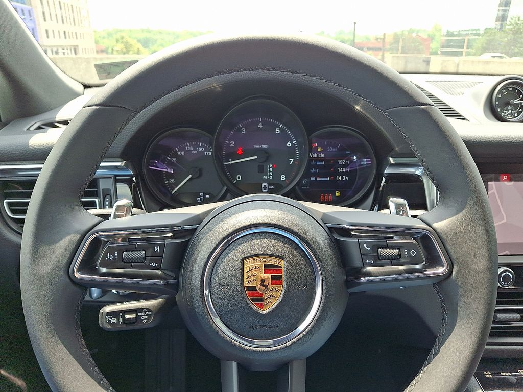 Thumbnail: 2025 Porsche Macan - 22