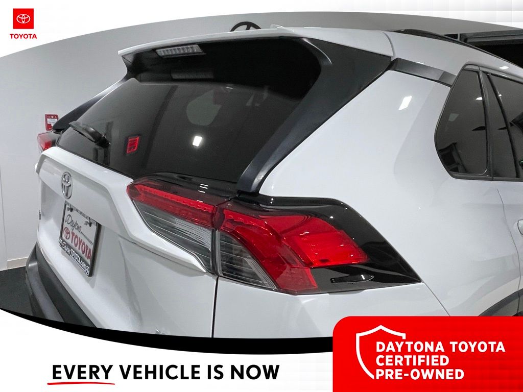 2022 Toyota RAV4 XLE - Photo 6