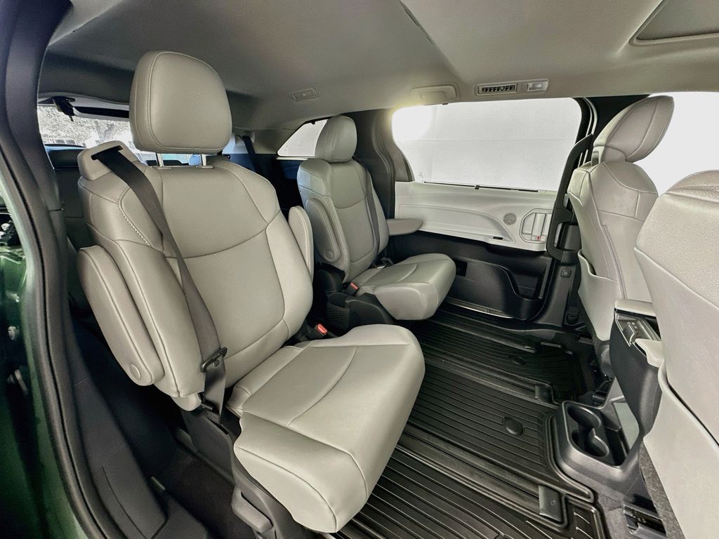 Thumbnail: 2026 Toyota Sienna - 28