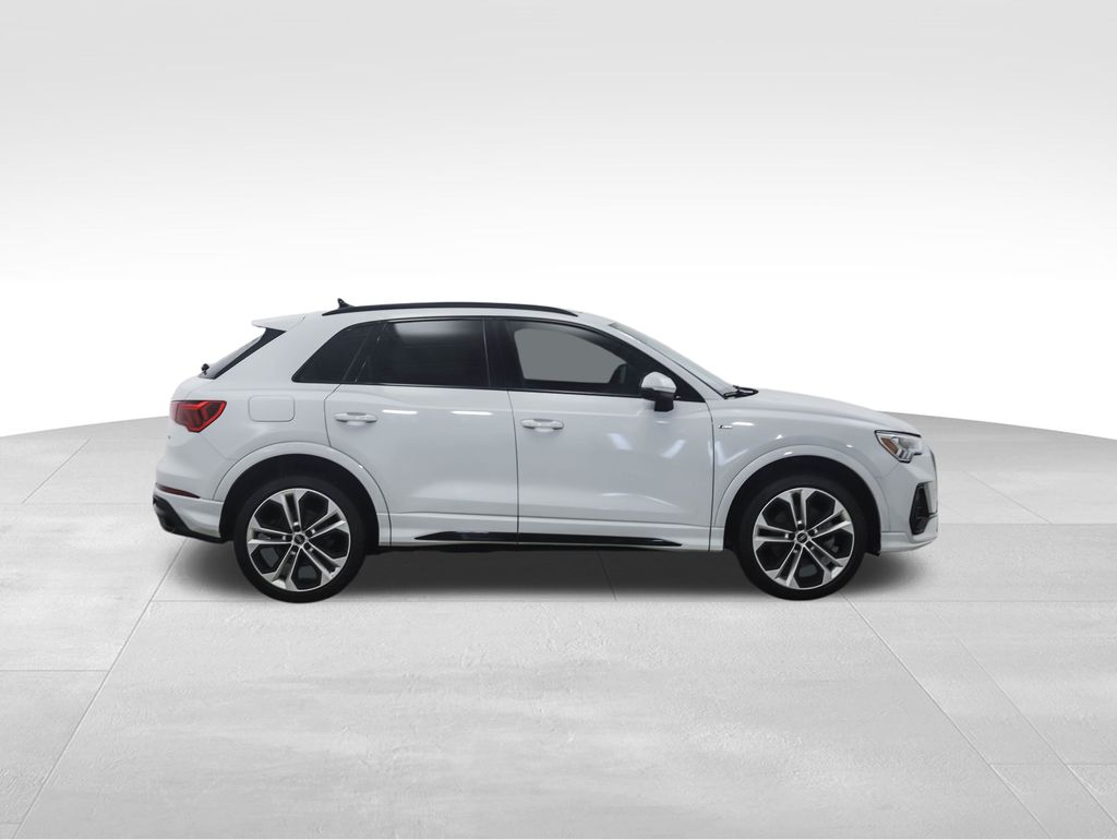 Thumbnail: 2022 Audi Q3 - 6