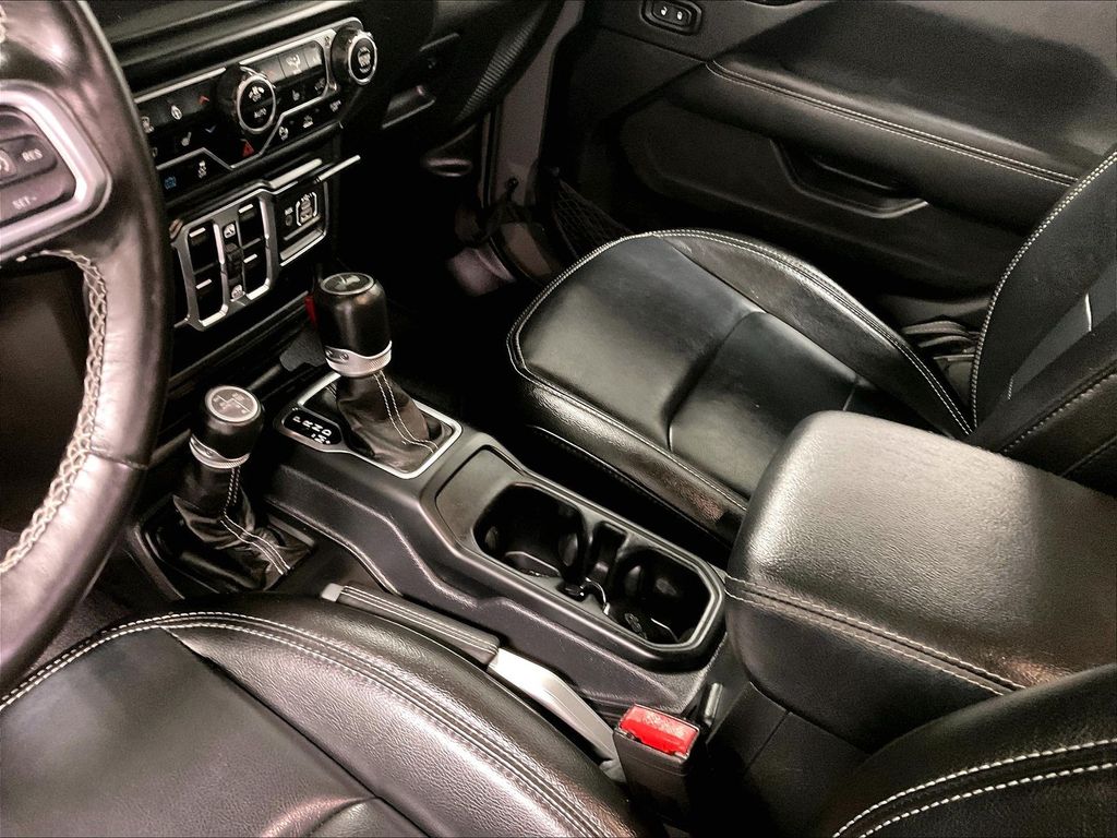 2023 Jeep Wrangler — photo 20