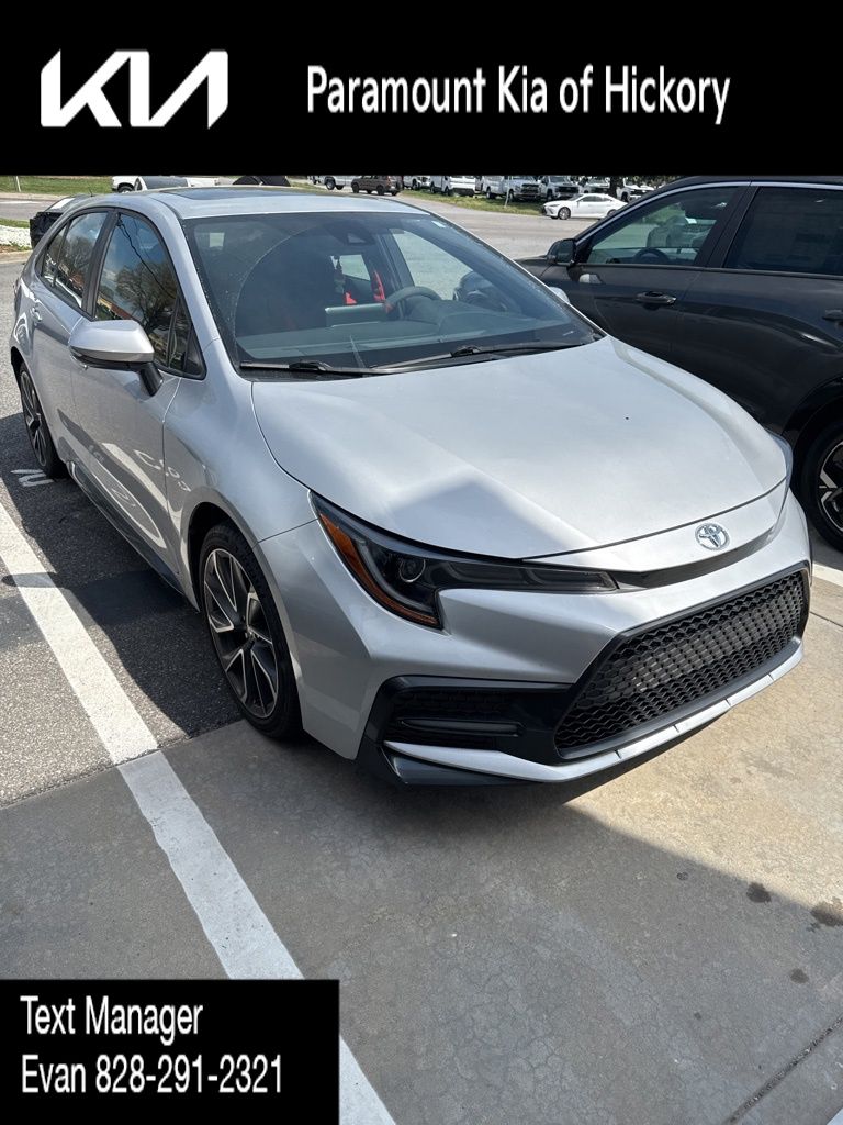 Classic Silver Metallic 2022 Toyota Corolla SE FWD Sedan Front-Wheel Drive 6-Speed Manual