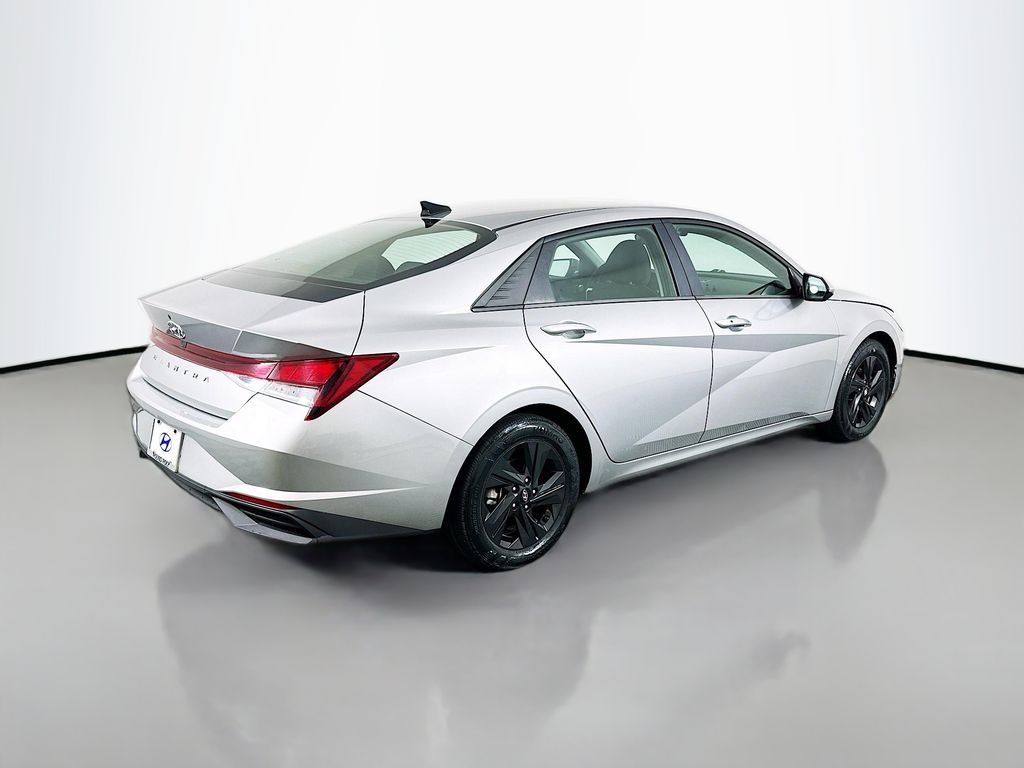 Thumbnail: 2022 Hyundai Elantra - 5