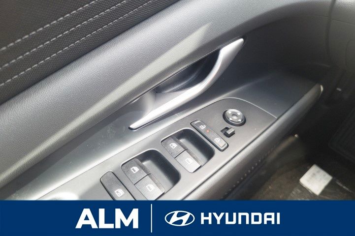 2025 Hyundai Elantra SE photo 17
