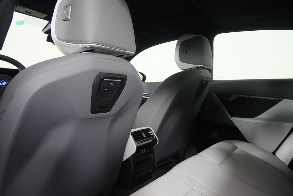 Thumbnail: 2026 BMW i5 - 16