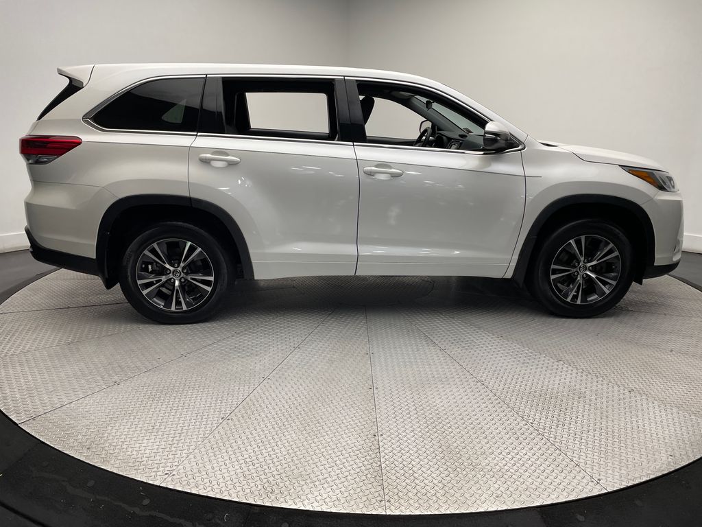 2018 Toyota Highlander LE 4